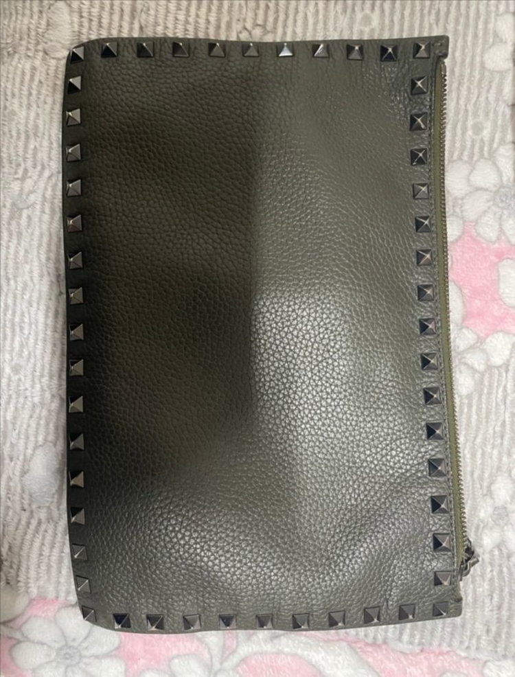 발렌티노 락스터드 클러치백 이미지