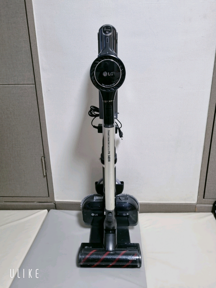 LG 코드제로 A9 무선청소기 + 거치대 + 물걸레 + 브러시--1