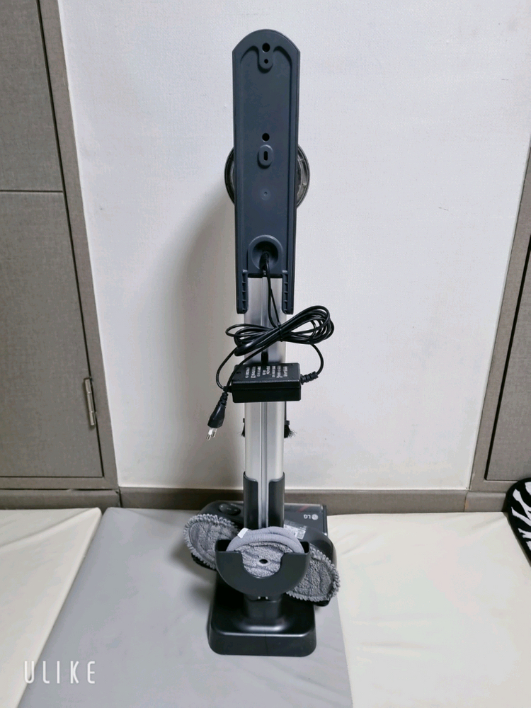 LG 코드제로 A9 무선청소기 + 거치대 + 물걸레 + 브러시--3