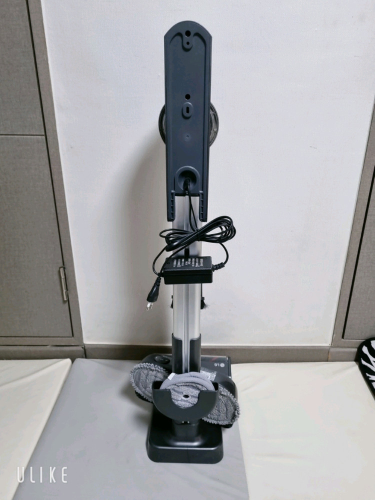 LG 코드제로 A9 무선청소기 + 거치대 + 물걸레 + 브러시--2
