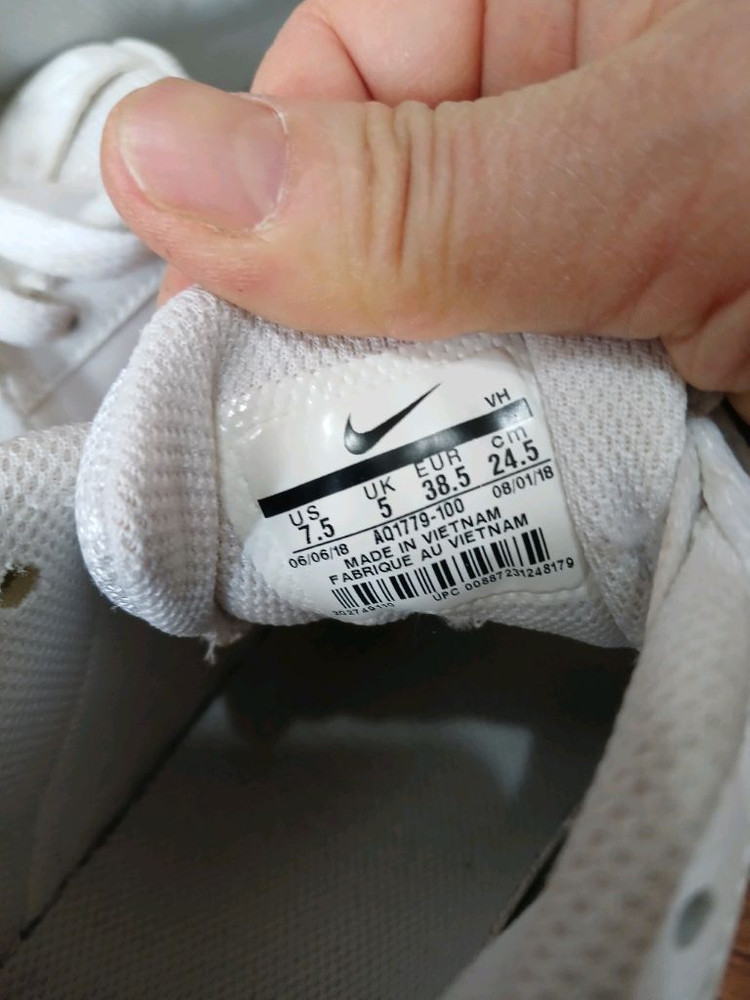 여성 나이키 운동화 245미리 이미지