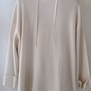 르베이지 후드 니트