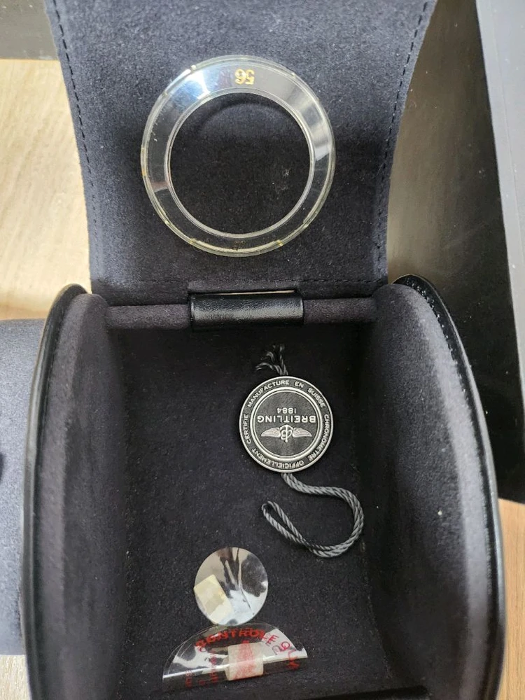브라이틀링 네비타이머46 mm 이미지