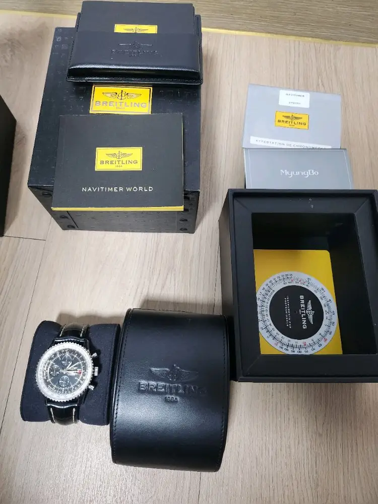 브라이틀링 네비타이머46 mm 이미지