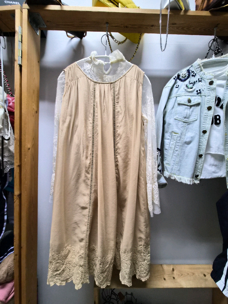 어반리서치 펀칭자수 원피스. 레이스 블라우스--10