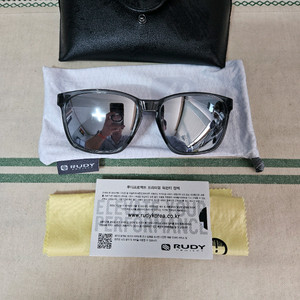 루디프로젝트 라이트플로우 아시안핏 크리스탈 애쉬 - 레이저블랙 판매합니다