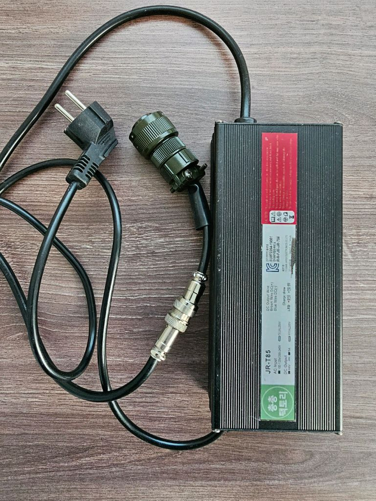 전동킥보드 충전기 84V / 5A 위페드 킥보드 충전기--1