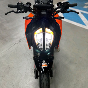 급매)KTM 듀크390 19년식 신형 깔끔한차량 판매 r3 mt03 메뉴얼 알차 네이키드 바이크 닌자 cbr 베넬리 이미지
