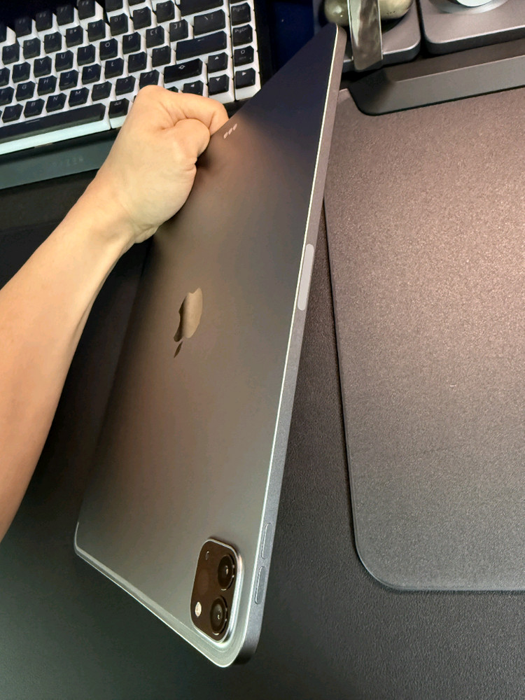 아이패드 프로 11 4세대 M2 128GB 판매합니다--5