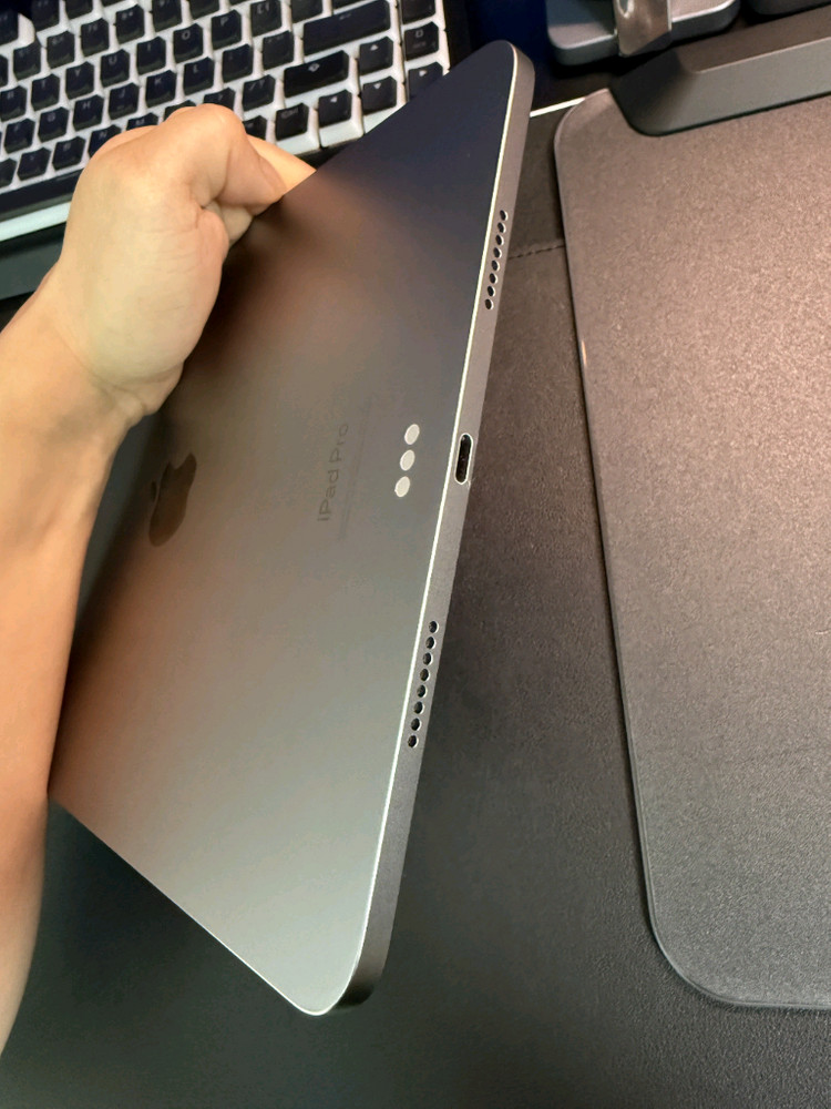 아이패드 프로 11 4세대 M2 128GB 판매합니다--6