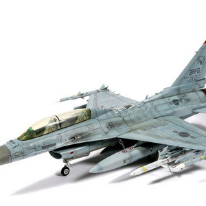 한국공군 F-16D 1/48스케일 프라모델 (하세가와)