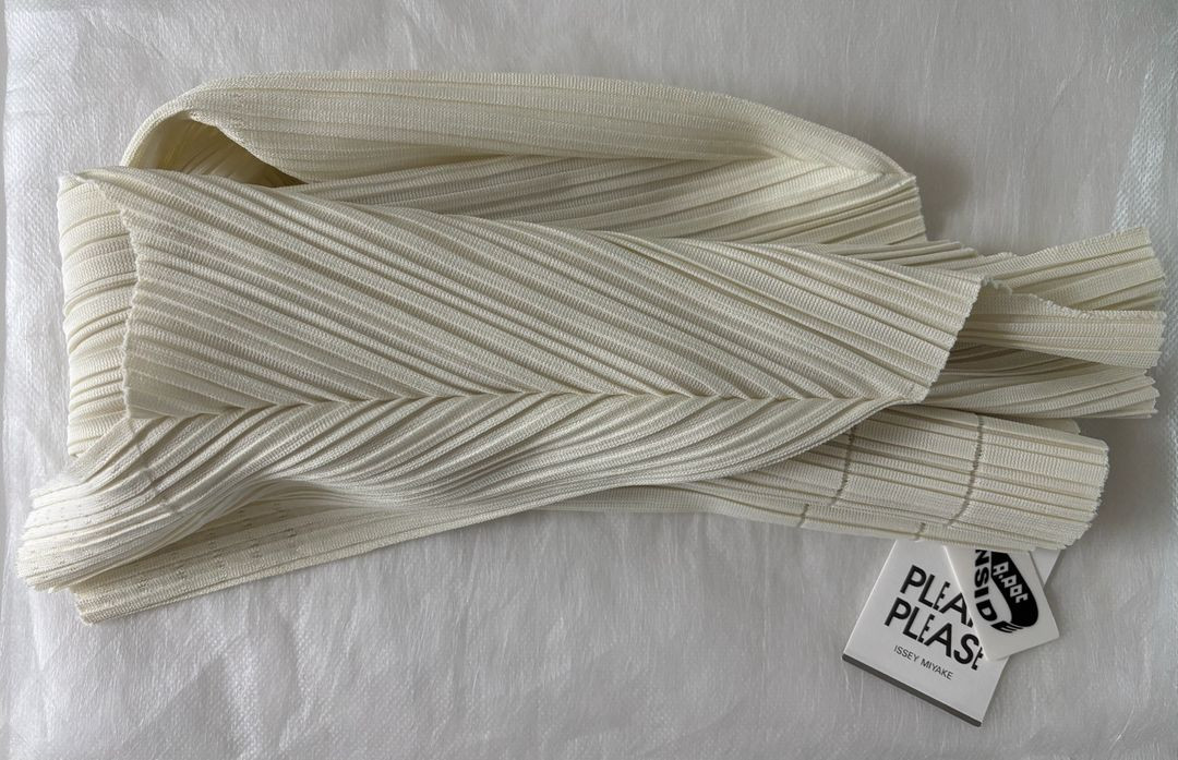 (새제품) 플리츠 플리즈 SOFT PLEATS 탑 크림컬러 이미지