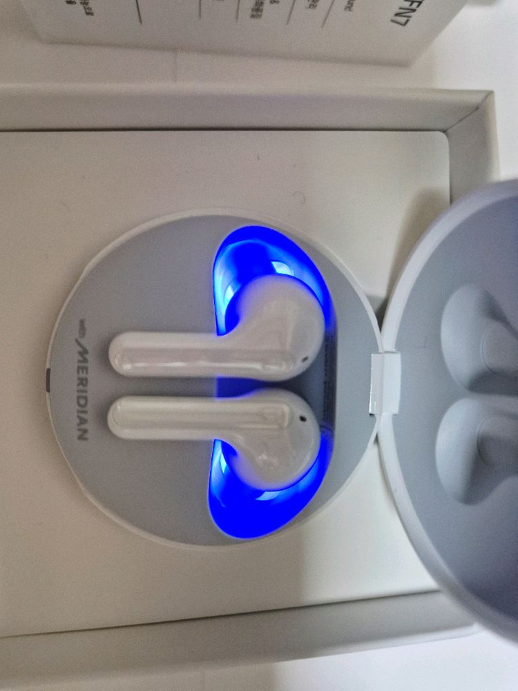 LG전자 톤프리 HBS-TFN7 풀박스 S급 무선이어폰 팝니다.--2