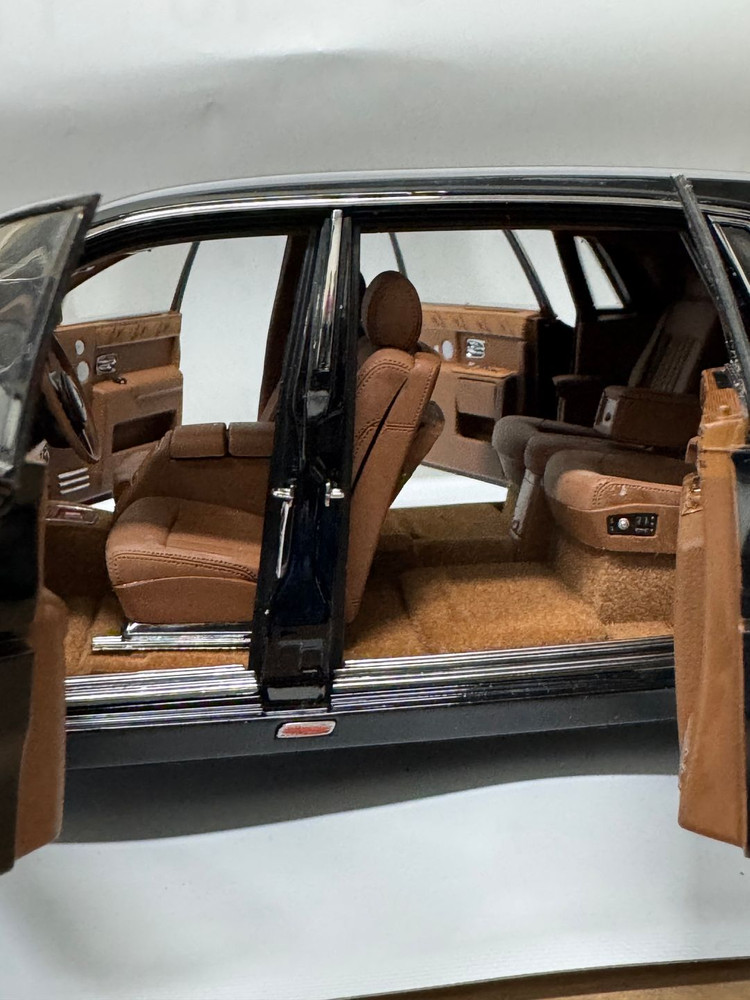 롤스로이스 팬텀(블랙 다이아몬드) 교쇼 1:18 다이캐스트 팝니다--2