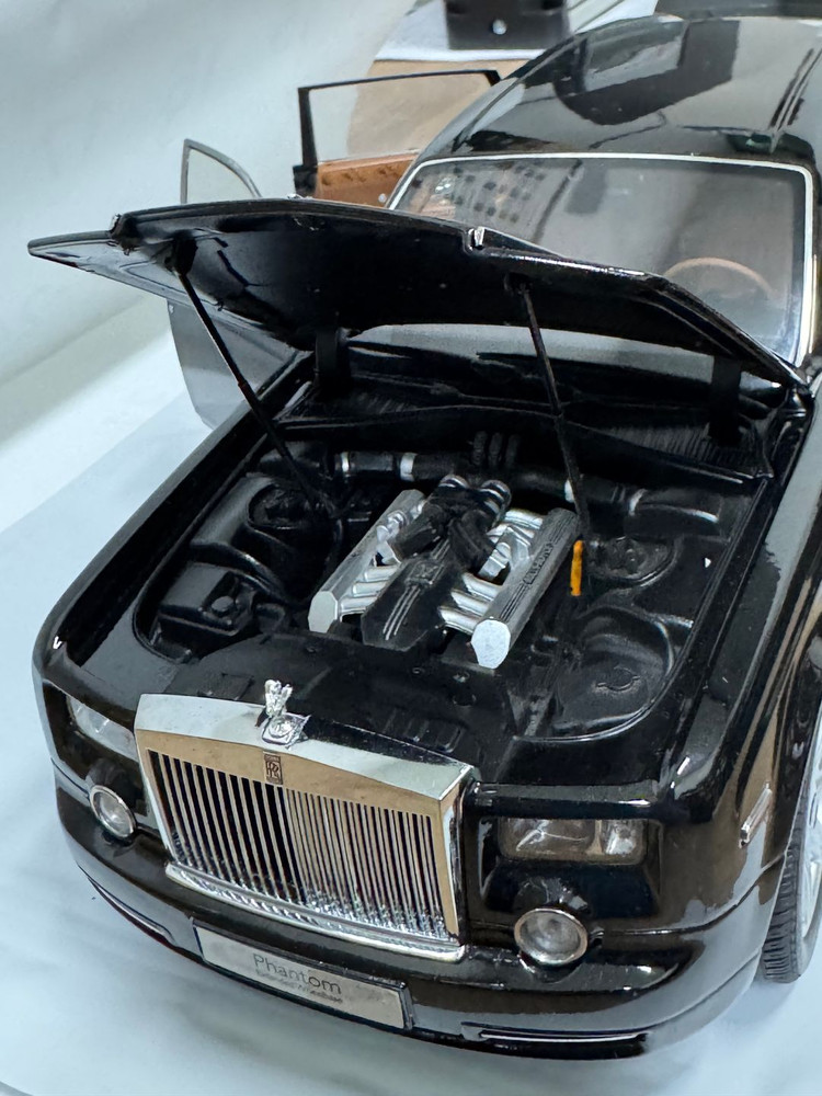 롤스로이스 팬텀(블랙 다이아몬드) 교쇼 1:18 다이캐스트 팝니다--3