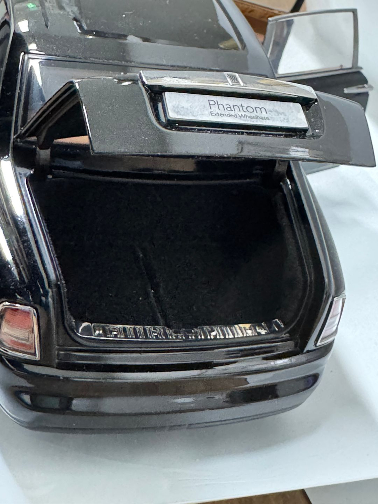 롤스로이스 팬텀(블랙 다이아몬드) 교쇼 1:18 다이캐스트 팝니다--4