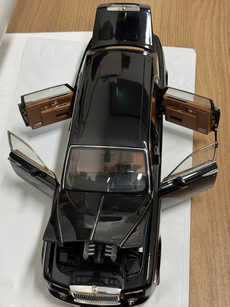 롤스로이스 팬텀(블랙 다이아몬드) 교쇼 1:18 다이캐스트 팝니다--6