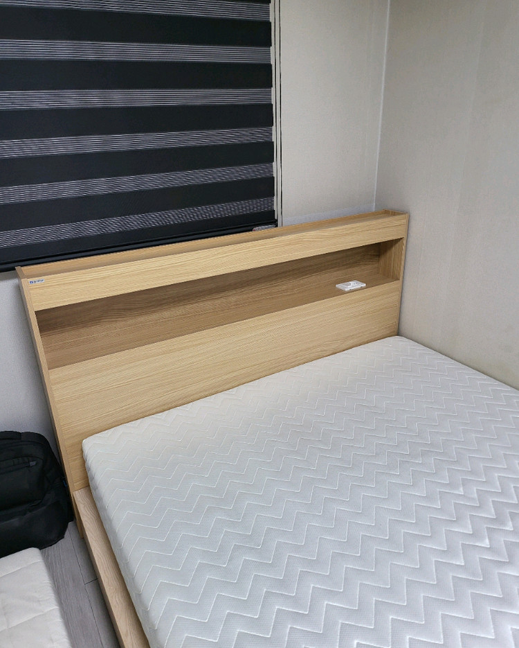 동서가구 이즈 카이 LED 1단 3서랍 수납침대 프레임 + 본넬 양면 매트리스--1