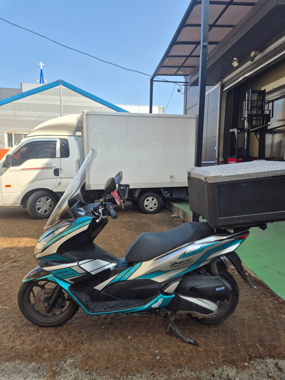 pcx125 22년 2만km 꺠끗한차량판매합니다--5
