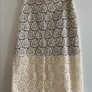 레이스 미디 스커트