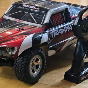 1/10 트랙사스 슬래쉬 2륜 숏코스 팝니다.