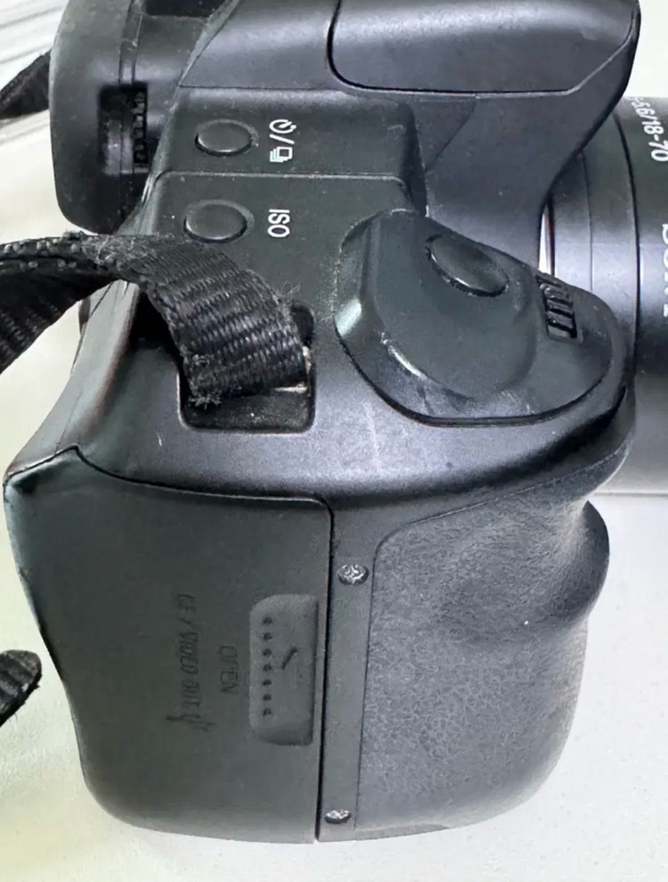 소니 A200 DSLR 카메라 (18-70mm 렌즈) 판매--2