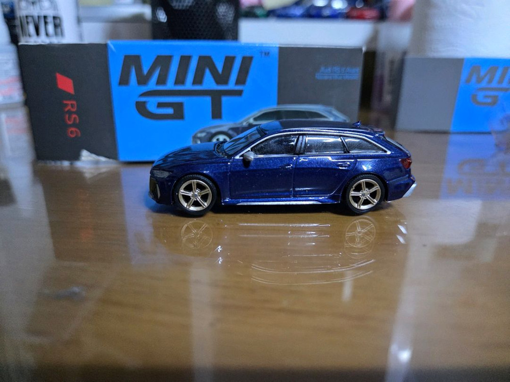 1:64 미니지티 아우디 RS6--3