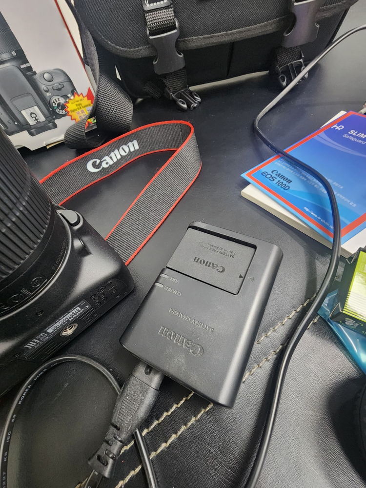 캐논 EOS 100D DSLR 카메라 18-55mm 렌즈 세트로 판매해요.--3