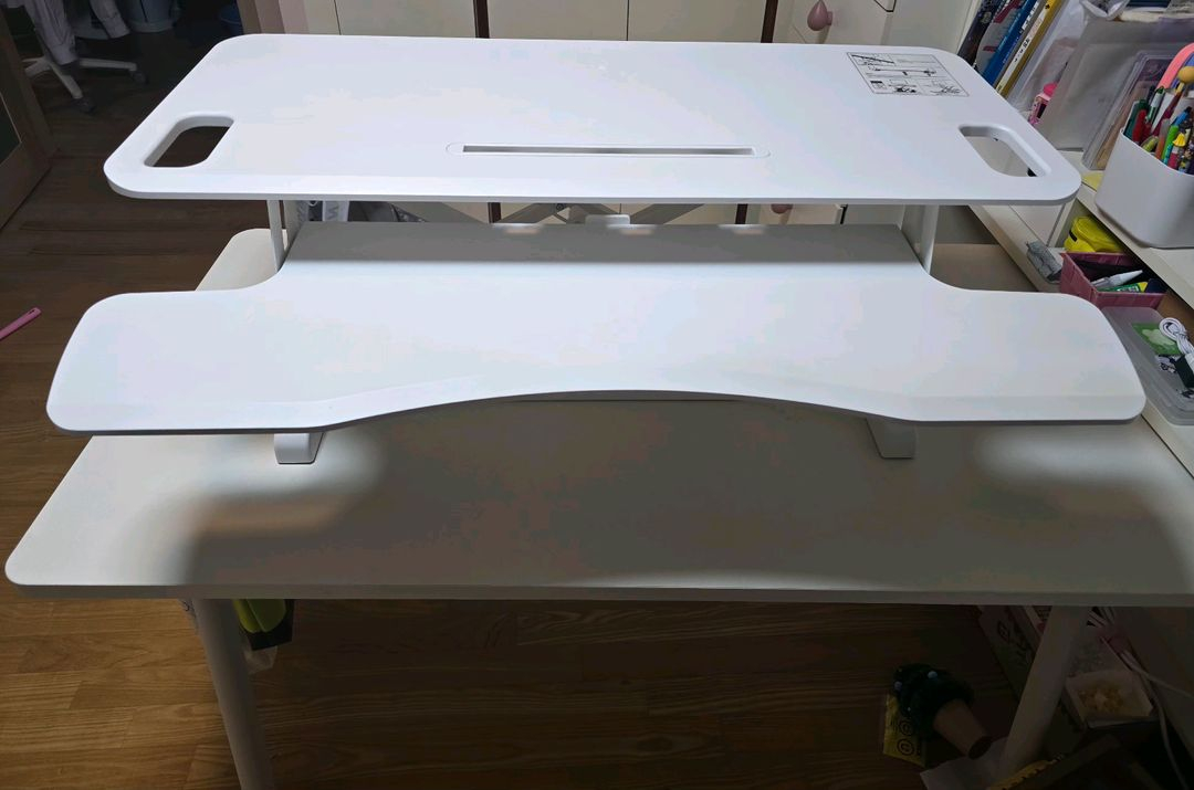 스탠딩 모션 데스크 이미지