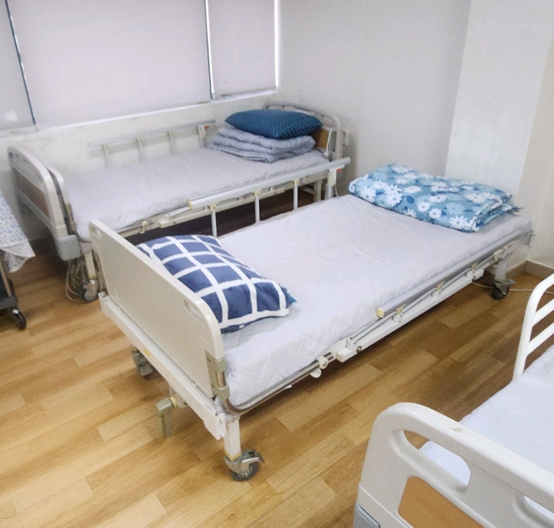 환자용 병원 전동 침대 요양원 전동 침대 (총 10~12대 )개당 10만원--1