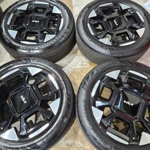 카니발KA4 페리 시그니처 19인치 순정 휠타이어 판매합니다