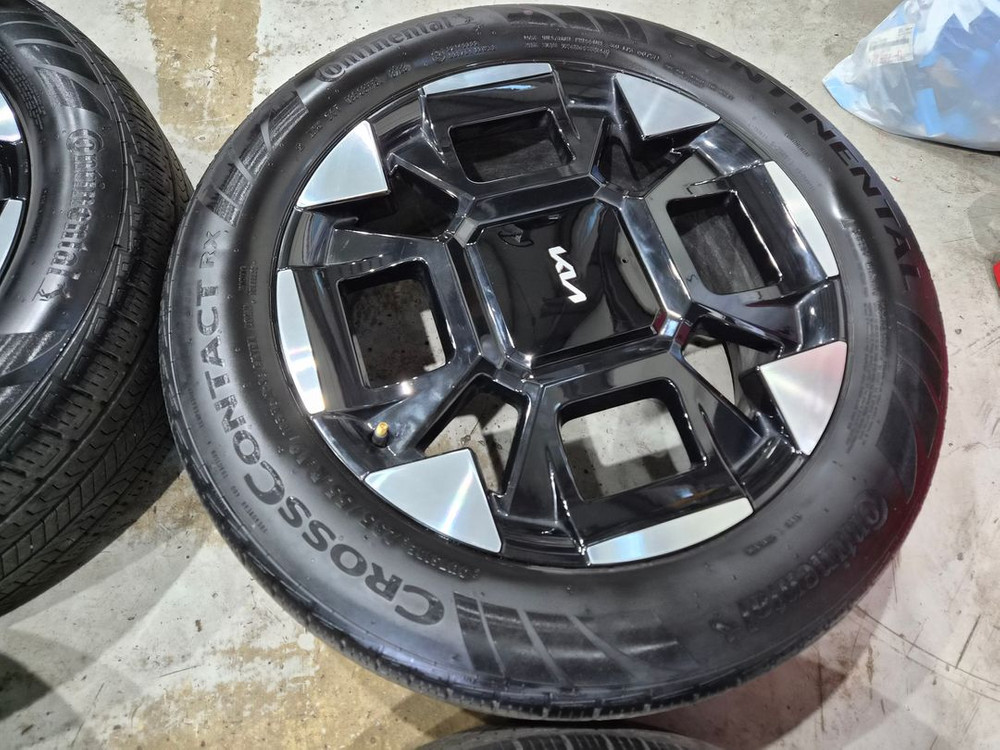 카니발KA4 페리 시그니처 19인치 순정 휠타이어 판매합니다--2