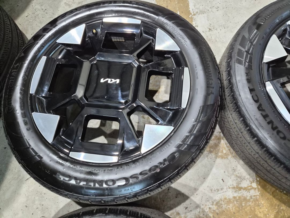 카니발KA4 페리 시그니처 19인치 순정 휠타이어 판매합니다--3