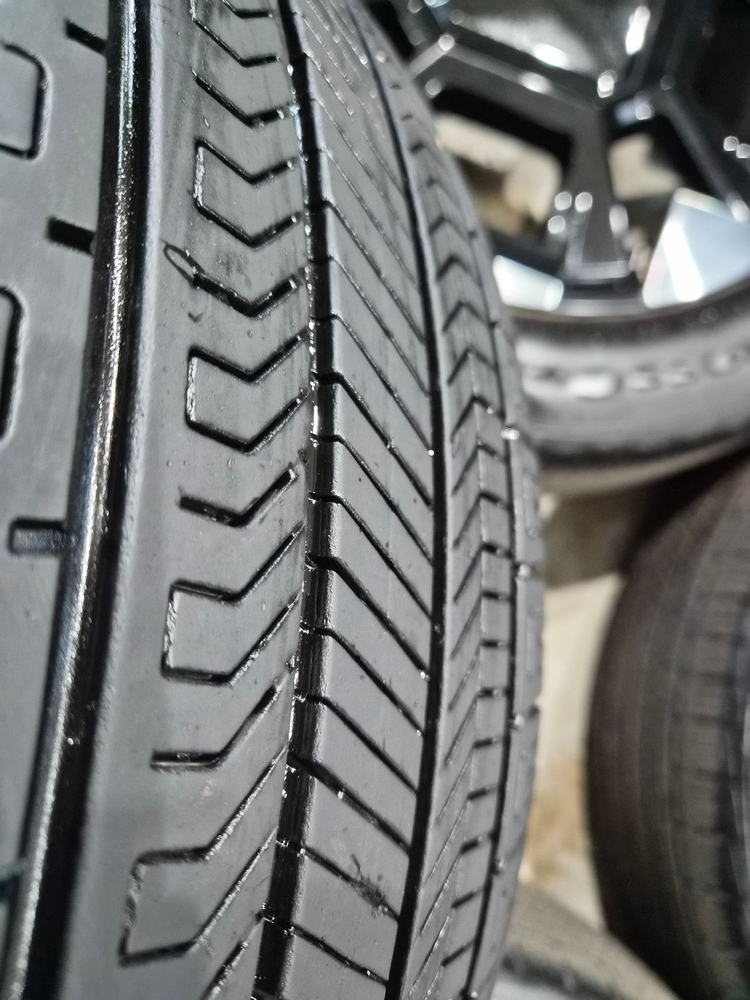 카니발KA4 페리 시그니처 19인치 순정 휠타이어 판매합니다--5