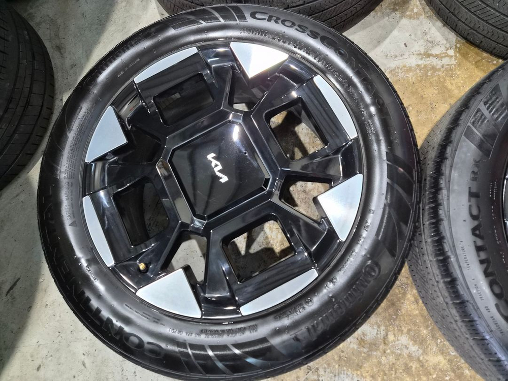 카니발KA4 페리 시그니처 19인치 순정 휠타이어 판매합니다--4