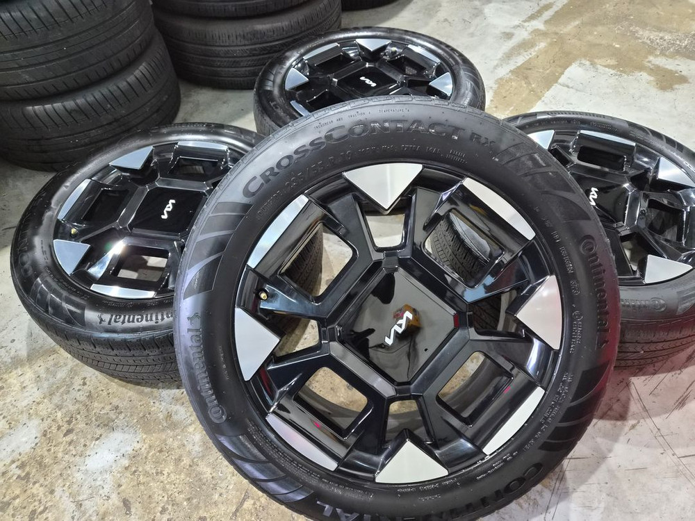 카니발KA4 페리 시그니처 19인치 순정 휠타이어 판매합니다--7