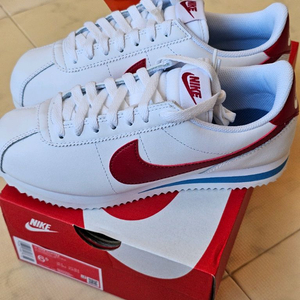 나이키 코르테즈 흰빨 235,240mm 새상품 DN1791108