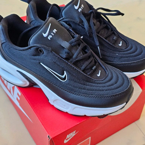 나이키 에어맥스 포탈 블랙/화이트 240,245mm 새상품