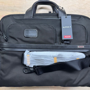 투미 알파3 라지 스크린 브리프케이