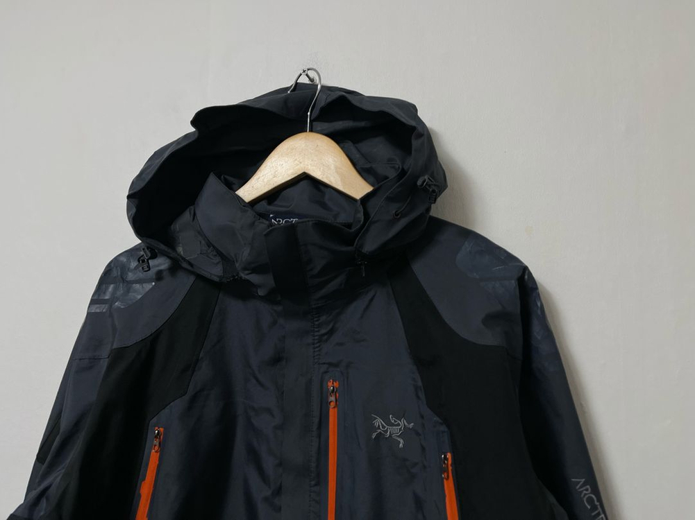 100-105 아크테릭스 바람막이 자켓 이미지