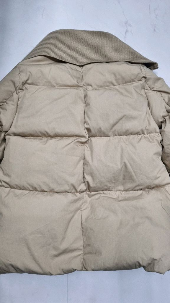 르꼬르망 덕다운 패딩 프리 이미지