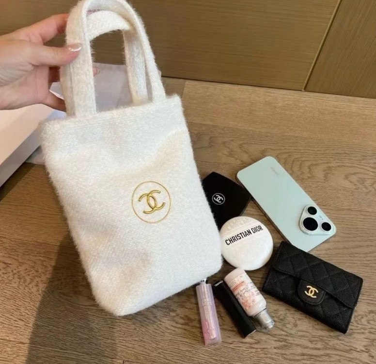 샤넬뷰티 퍼 에코백 홀리데이에코백 토트백 이미지