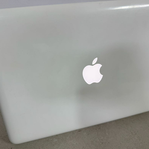 애플 맥북 흰둥이 A1342 네고 가능