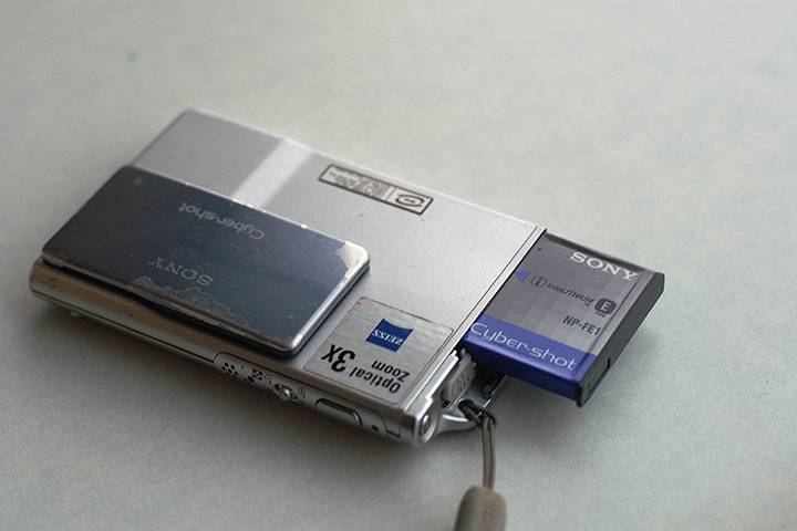 소니 사이버샷 DSC-T7 레트로디카 팝니다(수중촬영방수팩포함)--4