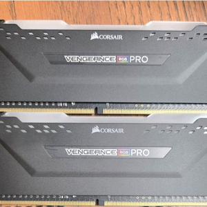 RAM 커세어 ddr4 RGB 프로 8GB x2개