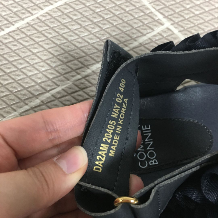 슈콤마보니 보라보라 러플 샌들 260--2