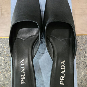 프라다 새틴 뮬 36사이즈 블랙 이미지