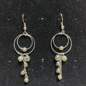 공방 웨딩 하객 귀걸이 빛을 비추면 엄청 반짝여