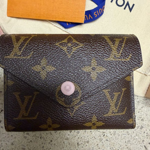 루이비통 모노그램 빅토리 반지갑