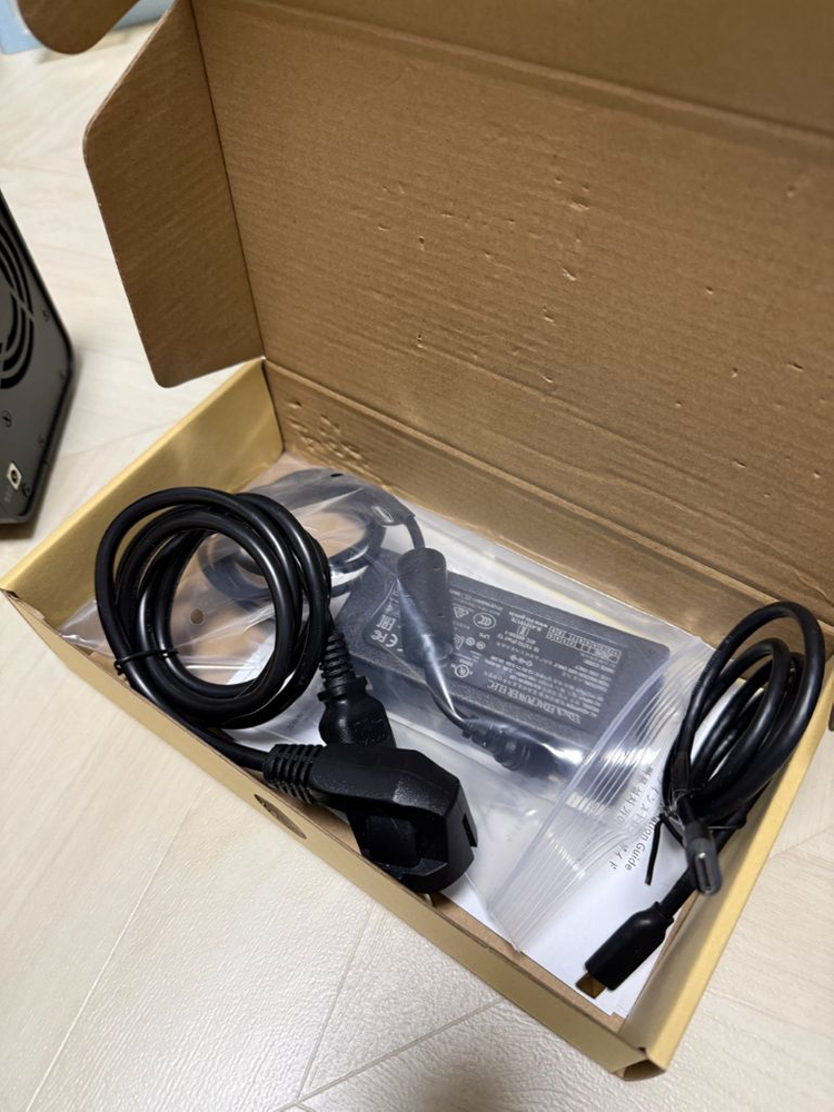 테라마스터 TerraMaster D5 Hybrid 5베이 DAS 저장장치 판매합니다. 이미지